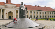 Памятник Миндовгу в Вильнюсе
