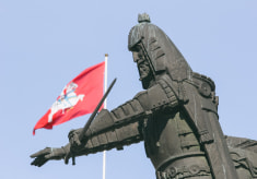 Памятник Гедимину в Вильнюсе