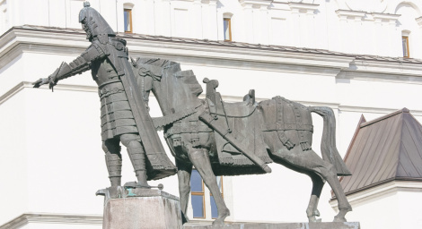 Памятник Гедимину в Вильнюсе